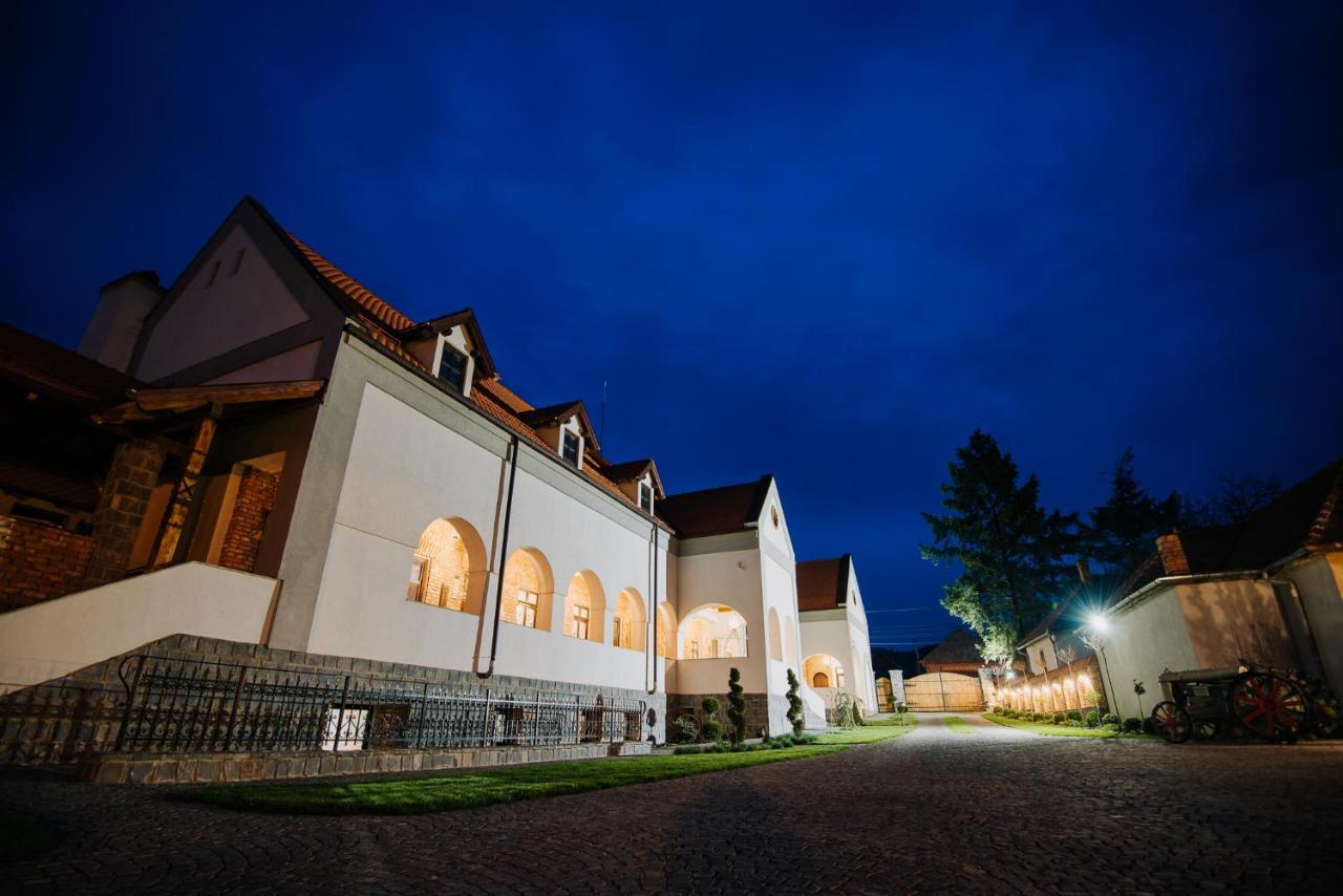 Molnos Kuria Pension Корунд Екстер'єр фото