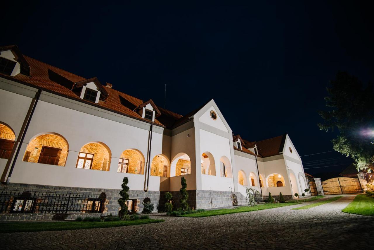 Molnos Kuria Pension Корунд Екстер'єр фото