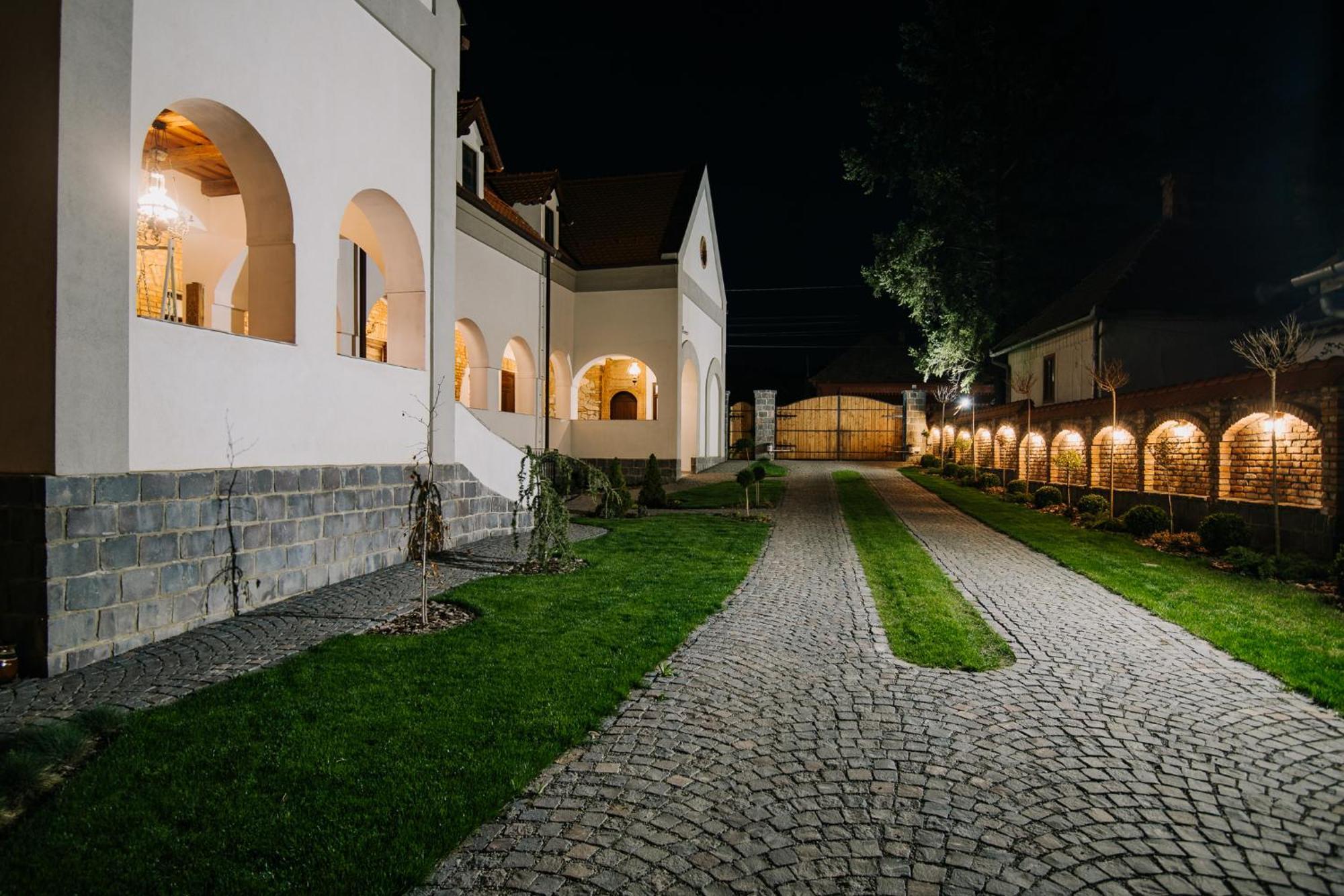 Molnos Kuria Pension Корунд Екстер'єр фото