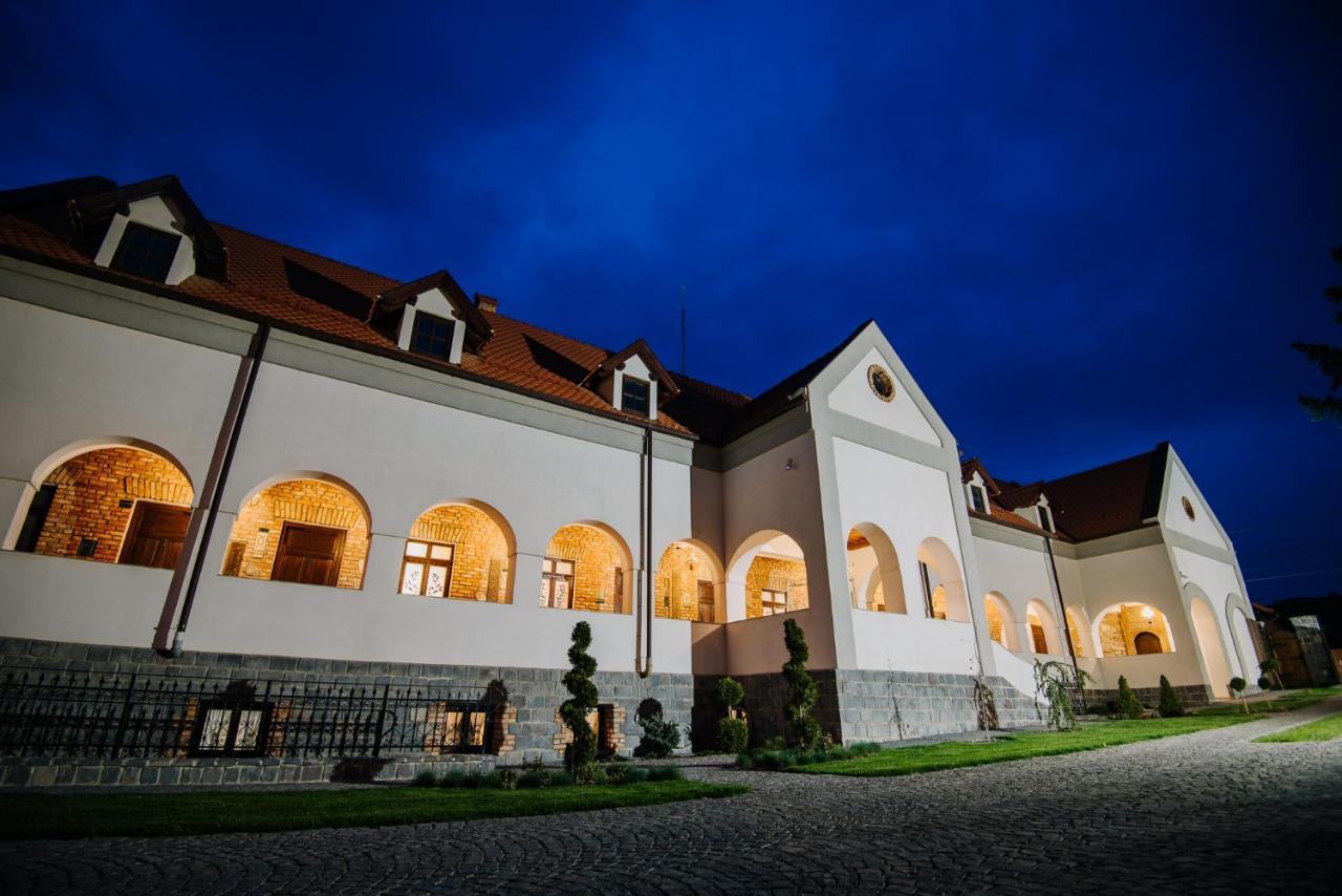 Molnos Kuria Pension Корунд Екстер'єр фото