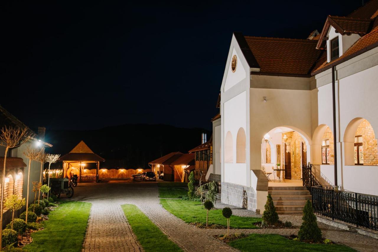 Molnos Kuria Pension Корунд Екстер'єр фото